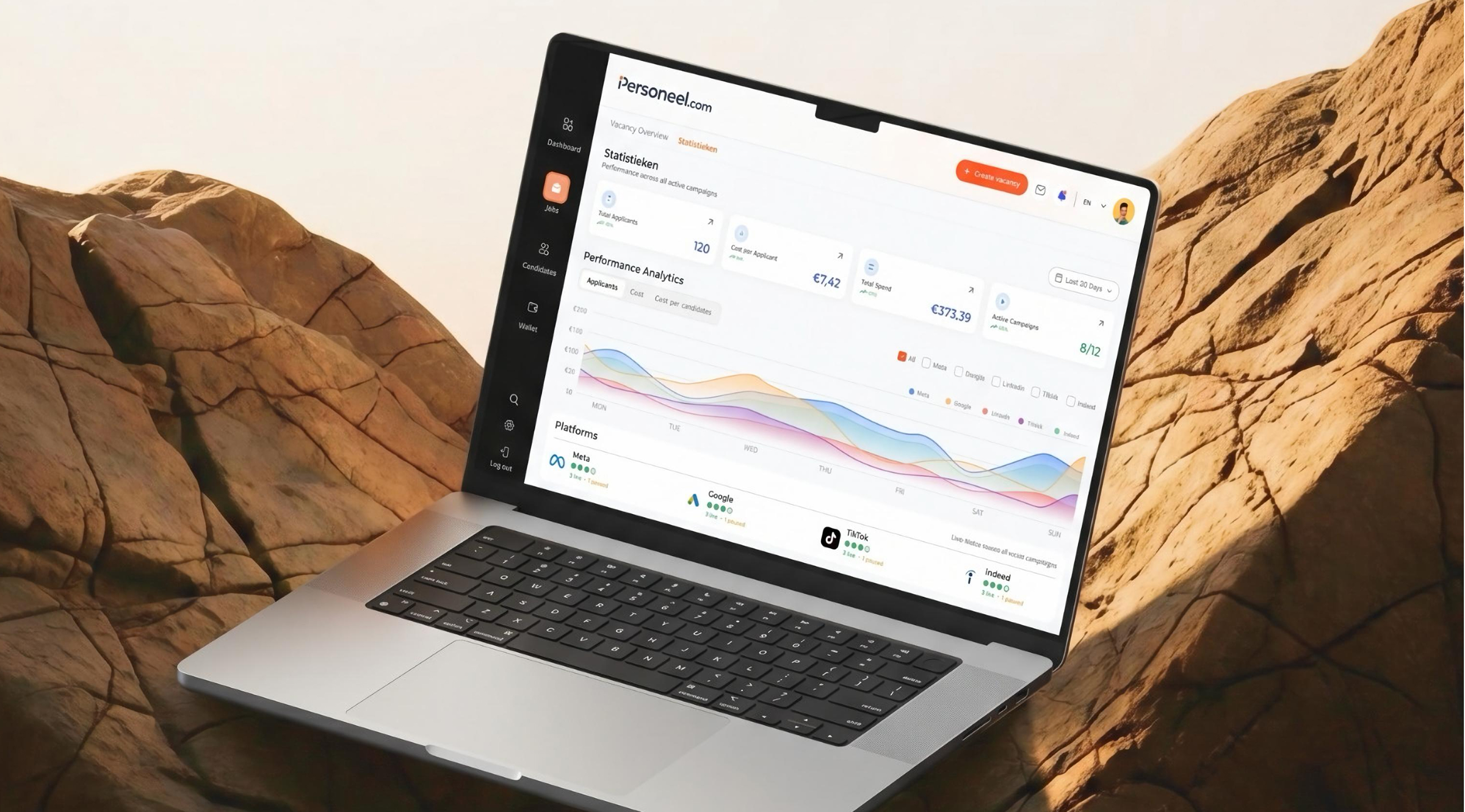 Personeel recruitment platform displayed on a laptop among sandstone rocks